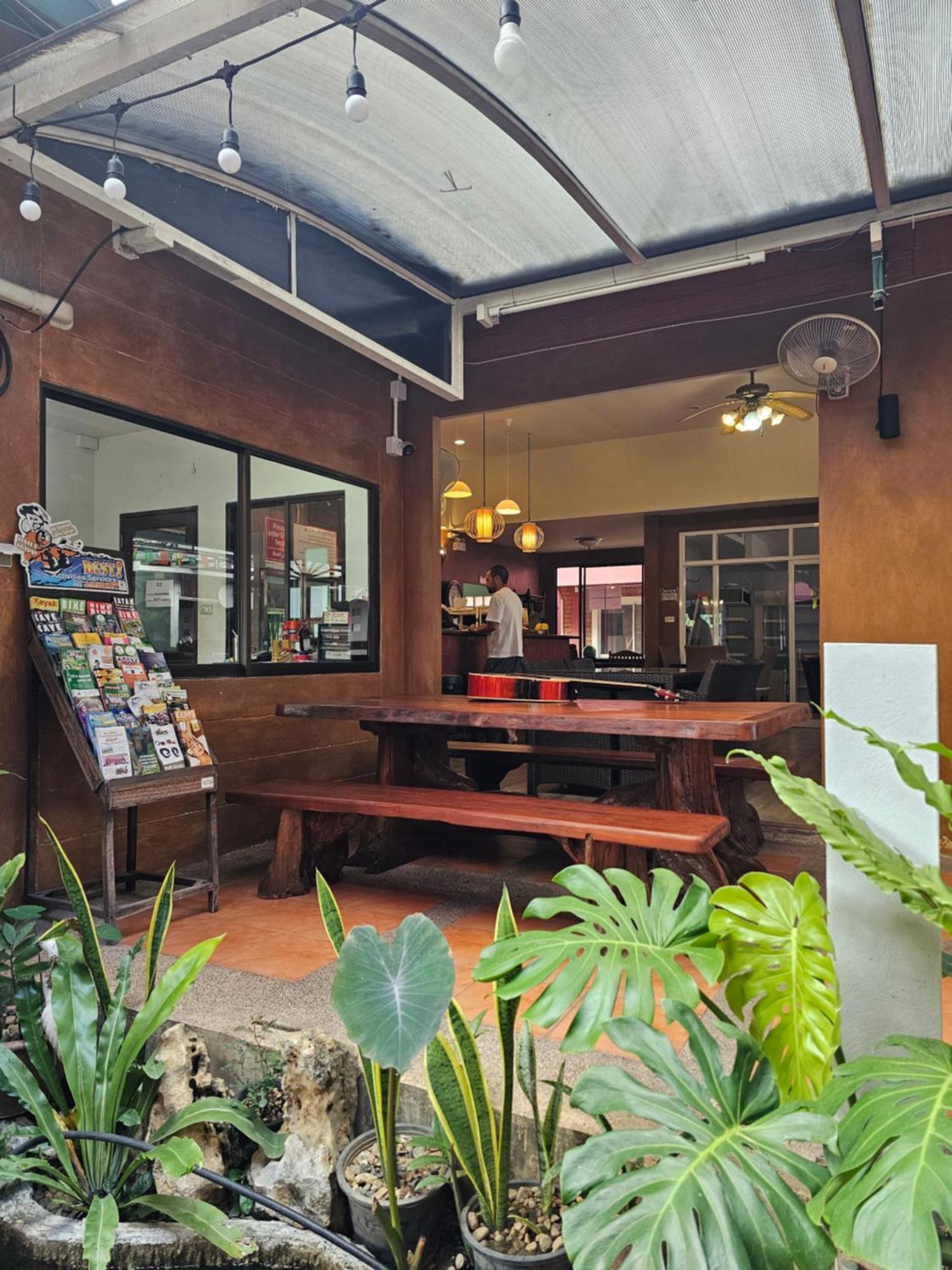 Ostello Red Brick Chiang Mai Esterno foto
