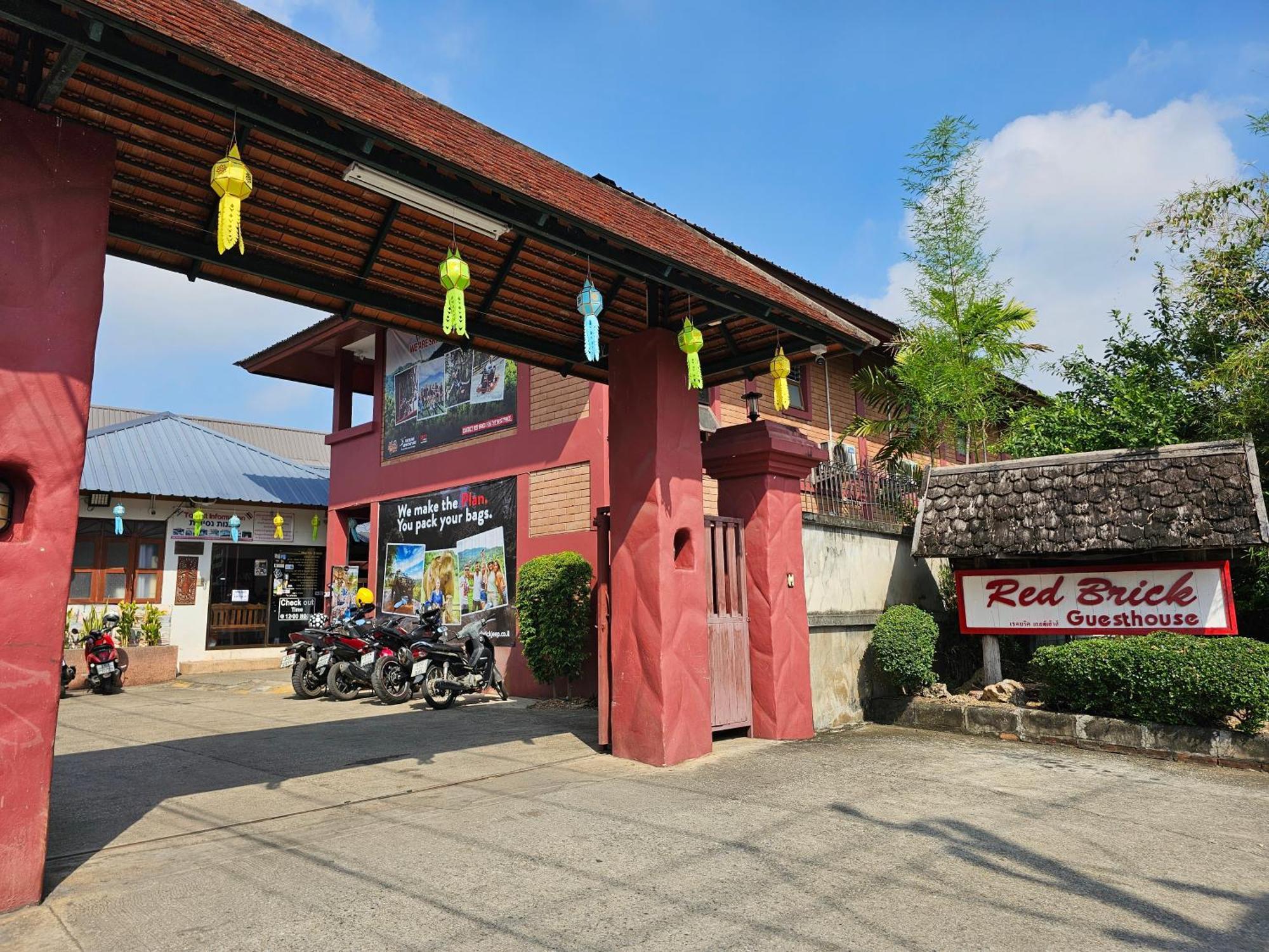 Ostello Red Brick Chiang Mai Esterno foto